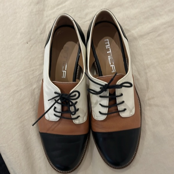 Colour blocked leather shoe - Picture 7 of 7